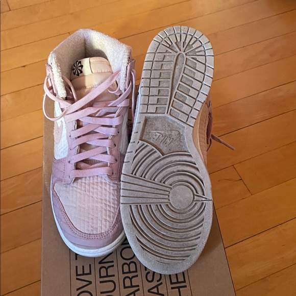 Women’s Pink and White Dunks - Picture 16 of 16